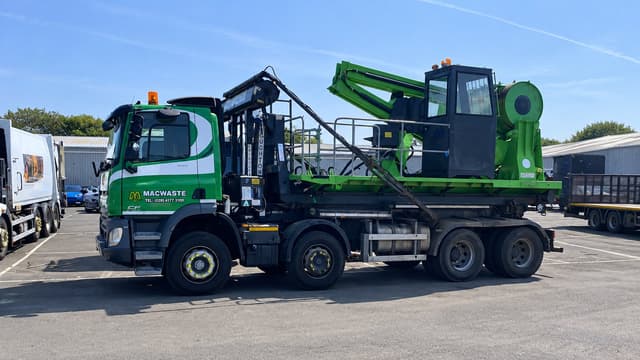 Mobile roll packer